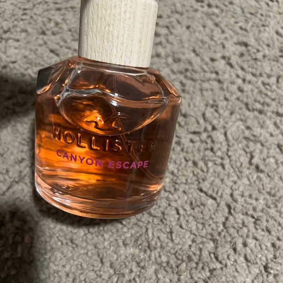 Hollister Canyon Escape Perfume 3.4 fl oz FULL BOTTLE - Picture 1 of 3